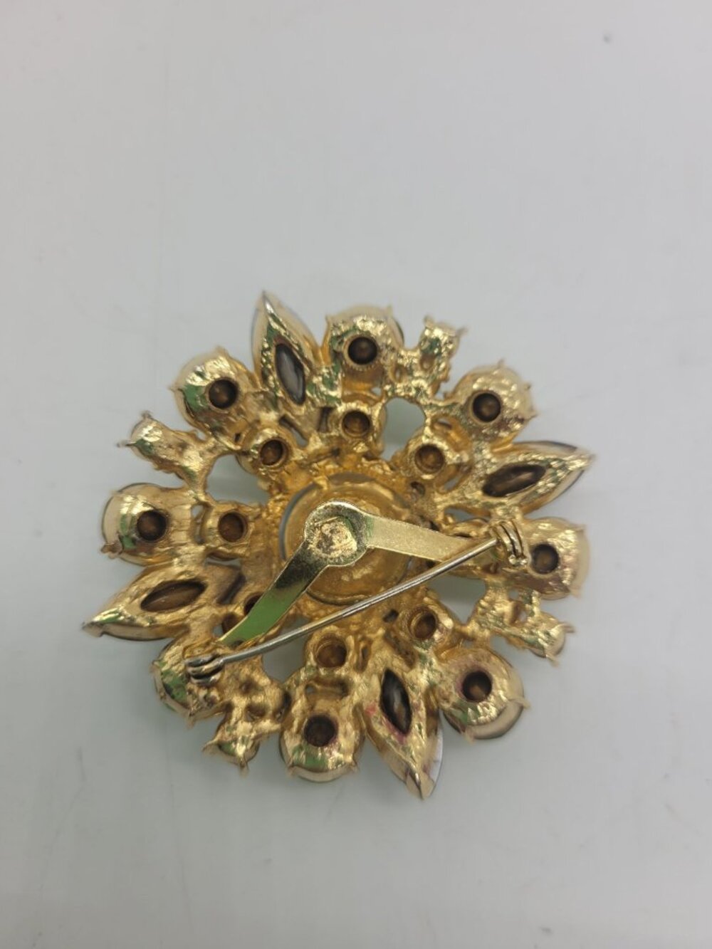 VTG Gold-Tone Rhinestone Flower Brooch Blue & Green Stones Classic Luxury - Picture 2 of 3